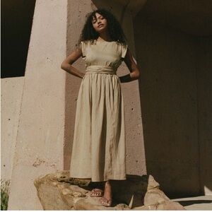 EUC Doên Pacifica dress in beige. 100% linen. NEVER WORN. Size L.